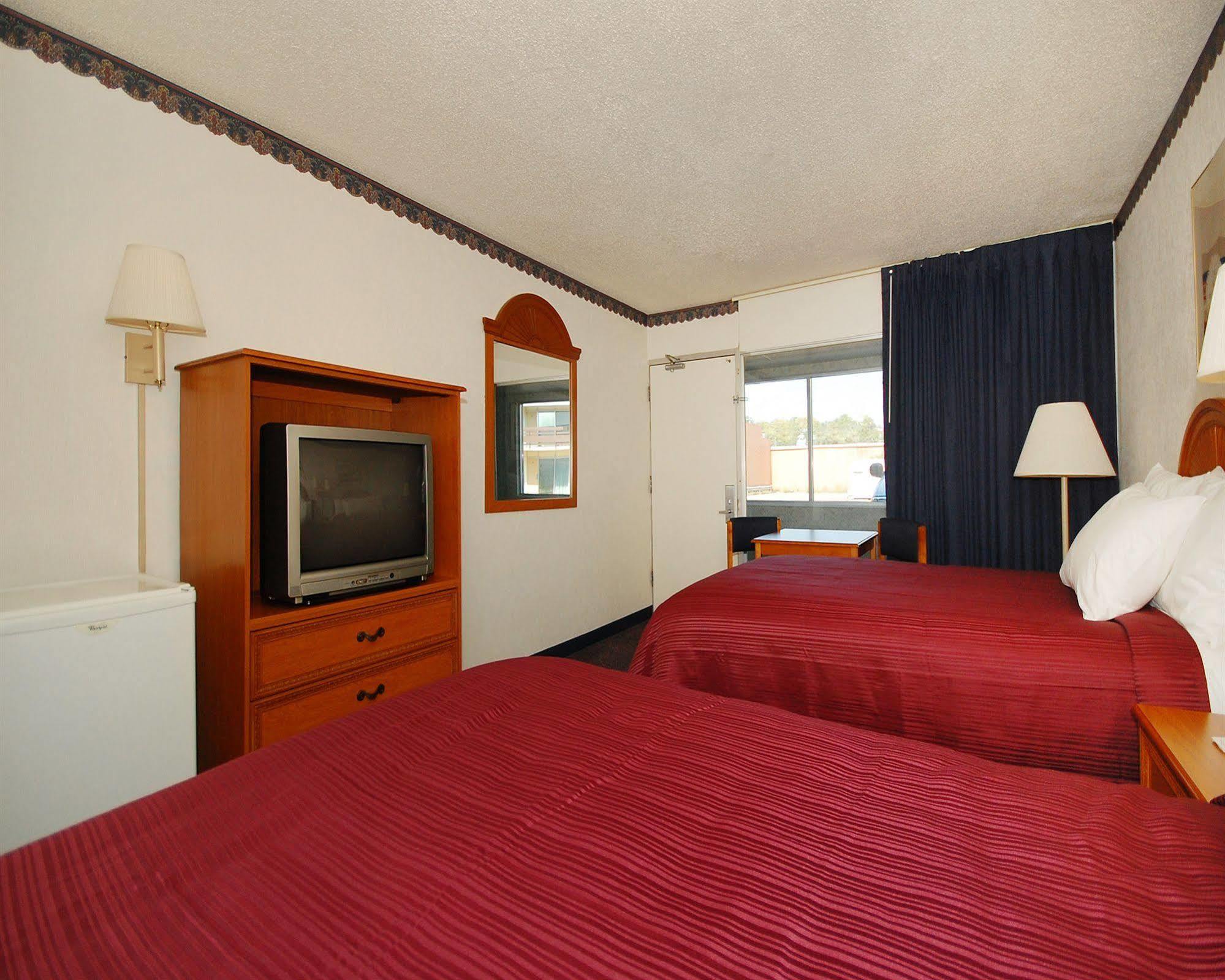 Rodeway Inn & Conference Center Sioux City Room photo